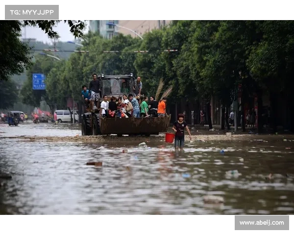 梅州洪水肆虐:水位逼近三楼,多地成为孤岛,灾情严峻(梅州洪水记录) 梅州洪水肆虐:水位逼近三楼,多地成为孤岛,灾情严峻(梅州洪水记录)